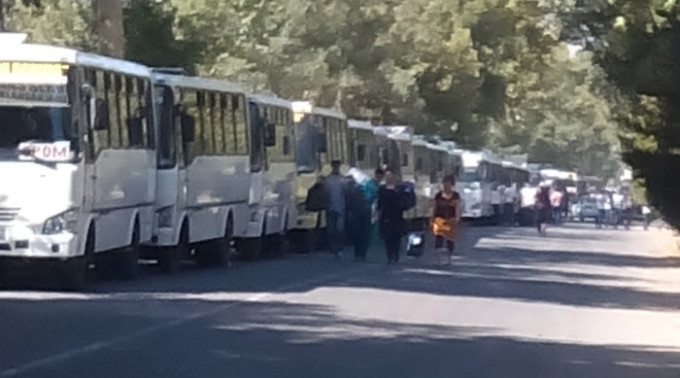 Kolonna avtobusov