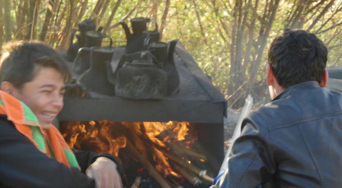 Photo: Students of the Agricultural Colledge in Karakalpakistan are boiling water for a tea before leaving to pick cotton